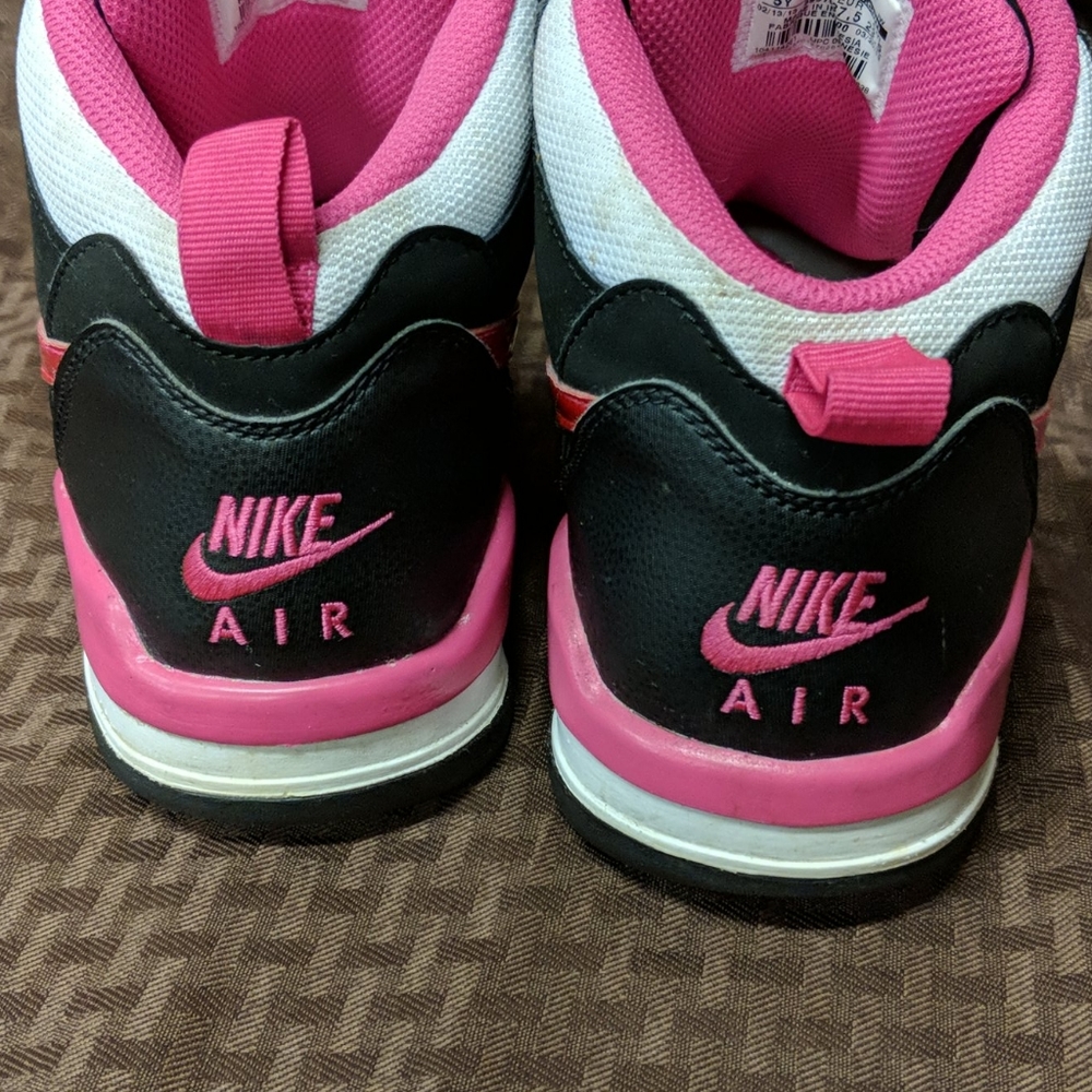 Nike - Picture 8 of 15